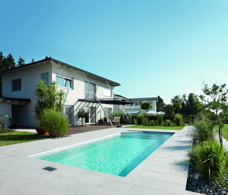 Freundlicher Poolumbau mit Wohnhaus